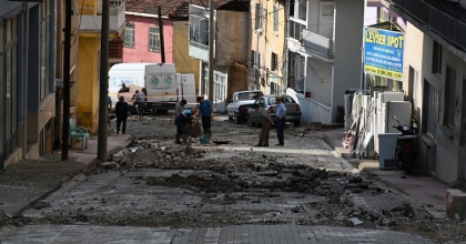 MANİSA’DA SAĞANAK YAĞIŞ SELE NEDEN OLDU, EV VE İŞ YERLERİNİ SU BASTI  