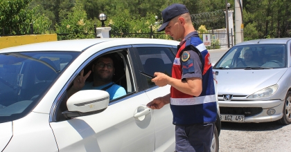 MARMARİS’E BİR GÜNDE 17 BİN ARAÇ GİRİŞ YAPTI