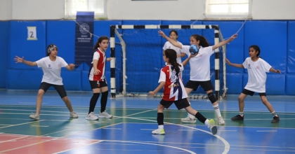 MİNİK ELLER HENTBOLDA BULUŞTU