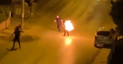 SEVGİLİSİYLE TARTIŞTI, KENDİNİ YAKTI