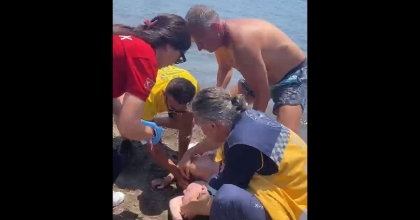 BOĞULMA TEHLİKESİ GEÇİREN TURİSTİ SU SPORU ÇALIŞANLARI KURTARDI