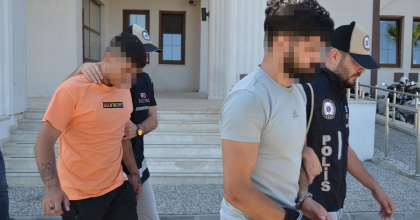 SİLAH VE UYUŞTURUCU TİCARETİ YAPARKEN YAKALANDILAR