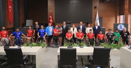 BAŞKAN ÖRKİ ŞAMPİYONLARI AĞIRLADI