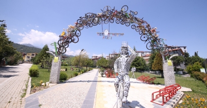 GERİ DÖNÜŞÜM PARKI MİNİK ZİYARETÇİLERİNİ BEKLİYOR