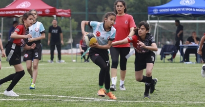 KÜÇÜK KIZLARDA RAGBİ ŞAMPİYONLARI BELLİ OLDU