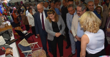 SALİHLİ’DE EL EMEĞİ GÖZ NURU ESERLER GÖRÜCÜYE ÇIKTI  