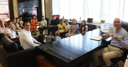 MİNİK YAZAR VE ŞAİRLERDEN BAŞKAN ÖZBAŞ’A ZİYARET