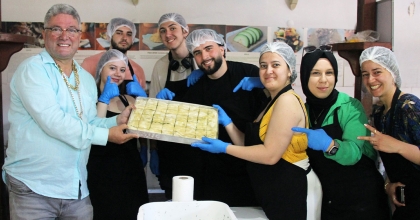 YABANCI ÖĞRENCİLER YEMEK KÜLTÜRÜ ÖĞRENİYOR