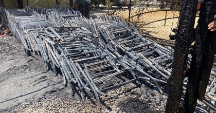 'GELECEĞİM' DEDİĞİ MASA VE SANDALYELERİ KÜLE DÖNDÜ