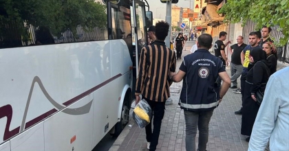 ÇALIŞMA İZNİ OLMAYAN GÖÇMENLER YAKALANDI 