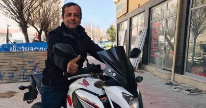 TARLAYA UÇAN MOTOSİKLET SÜRÜCÜSÜ KURTARILAMADI