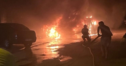 2 ARAÇ ALEV TOPUNA DÖNDÜ