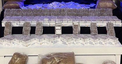 DENİZLİ POLİSİ BİNLERCE KAÇAK ÜRÜN ELE GEÇİRDİ