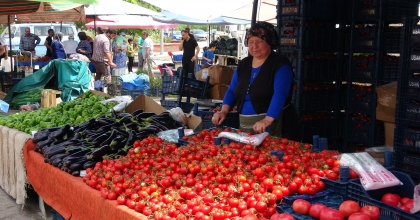 YAĞIŞ VE SEL PAZAR FİYATLARINI VURDU