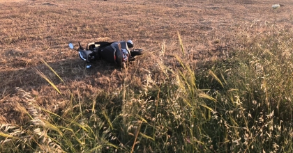 YAŞLI SÜRÜCÜ MOTOSİKLETE ARKADAN ÇARPTI