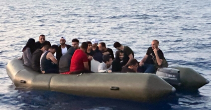 16 DÜZENSİZ GÖÇMEN KURTARILDI