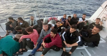 20 DÜZENSİZ GÖÇMEN YAKALANDI