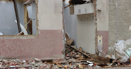 YIKTIĞI DUVARIN ALTINDA KALDI