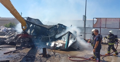 YANGINDA HURDALAR KÜLE DÖNDÜ