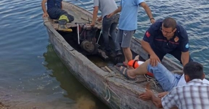 KAYALIKLARDAN DÜŞTÜ KAYIKLA KURTARILDI