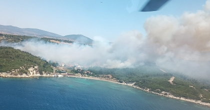 ORMAN YANGININDA 4 İŞÇİ DUMANDAN ETKİLENDİ