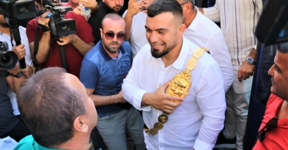 KIRKPINAR BAŞPEHLİVANINA MEMLEKETİNDE COŞKULU KARŞILAMA