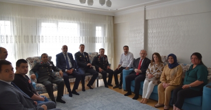 VALİ'DEN ŞEHİT VE GAZİ AİLELERİNE ZİYARET