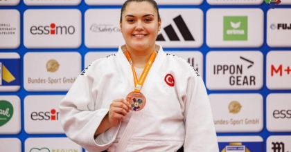 DUYGU DİRGEN AVRUPA ÜÇÜNCÜSÜ OLDU