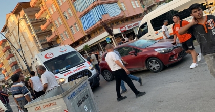 'U' DÖNÜŞÜ YAPAN BİSİKLETE OTOMOBİL ÇARPTI