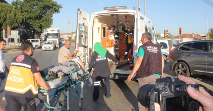 OTOMOBİLİN ÇARPTIĞI ELEKTRİKLİ BİSİKLETLİ ÇOCUK AĞIR YARALANDI
