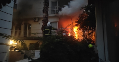 KLİMADAN ÇIKAN YANGINDA EV KULLANILAMAZ HALE GELDİ