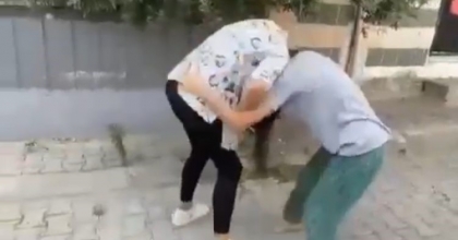 KIZLARIN KAVGASI KAMERALARA YANSIDI