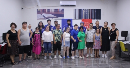 DOWN SENDROMLU BİREYLER HEM EĞLENİYOR HEM ÖĞRENİYOR