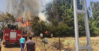 YANGINDA 90 BİN TL NAKİT PARA VE 5 TON BUĞDAY KÜL OLDU