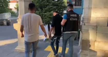 'DUR' İHTARINA UYMAYAN ARAÇTAN UYUŞTURUCU ÇIKTI