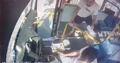 SINAVA YETİŞEMEYEN ÖĞRENCİYİ OTOBÜS ŞOFÖRÜ YETİŞTİRDİ