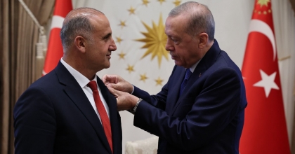 ROZETİNİ CUMHURBAŞKANI ERDOĞAN TAKTI