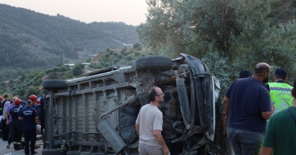 ÖĞRENCİLERİ TAŞIYAN MİNİBÜS DEVRİLDİ: 20 YARALI