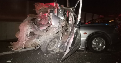 KAMYONET OTOMOBİLE ARKADAN ÇARPTI: 1 ÖLÜ, 2 YARALI