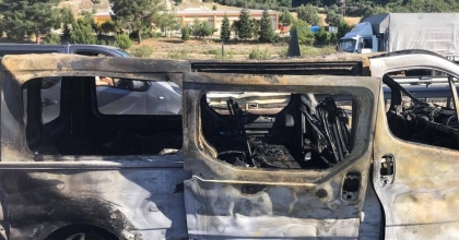 KAZA YAPAN ARAÇ ALEV ALEV YANDI