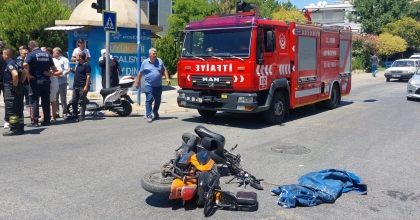 MOTOSİKLETLE TRAKTÖR ÇARPIŞTI