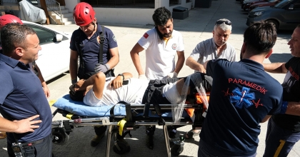 BACAĞINA SAPLANAN KORKULUK DEMİRİYLE HASTANEYE KALDIRILDI 