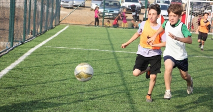 BEYAĞAÇ'TA MAHALLELİ ÇOCUKLAR SPOR YAPMA İMKANINA KAVUŞTU 