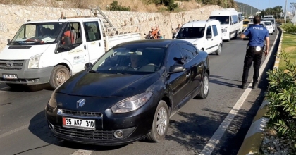 ÇAKARLI ARAÇ TRAFİKTEN MEN EDİLDİ   