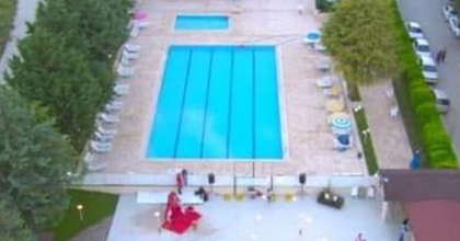 ÇİVRİL’DE YÜZME HAVUZU YENİDEN HİZMETE AÇILDI