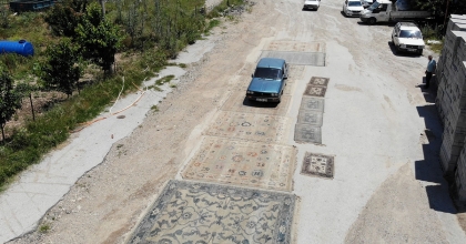 ESKİMİŞ GÖRÜNÜMÜ VERİLEN TÜRK HALILARI AMERİKALILARIN EVLERİNİ SÜSLÜYOR