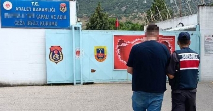 FARKLI SUÇLARDAN ARANAN 3 ŞAHIS JANDARMADAN KAÇAMADI 