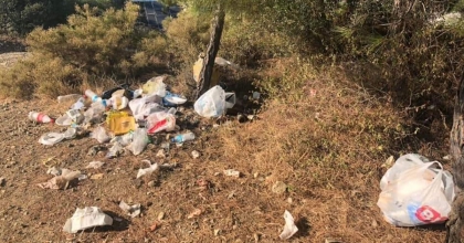 FETHİYE YARIMADASI'NDAKİ ÇÖPLERE VATANDAŞLAR TEPKİ GÖSTERDİ  