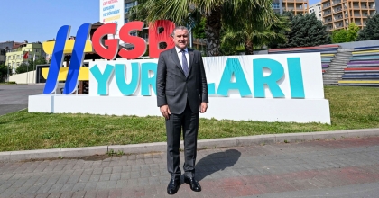 GENÇLER SEYAHATE ÇIKIYOR