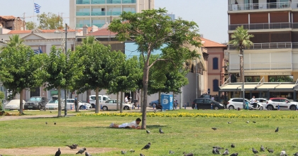 İZMİR 41 DERECEYİ GÖRDÜ, MEYDANLAR BOŞ KALDI   